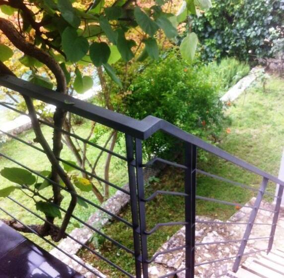 Standard studio with river view, Elite Guest House