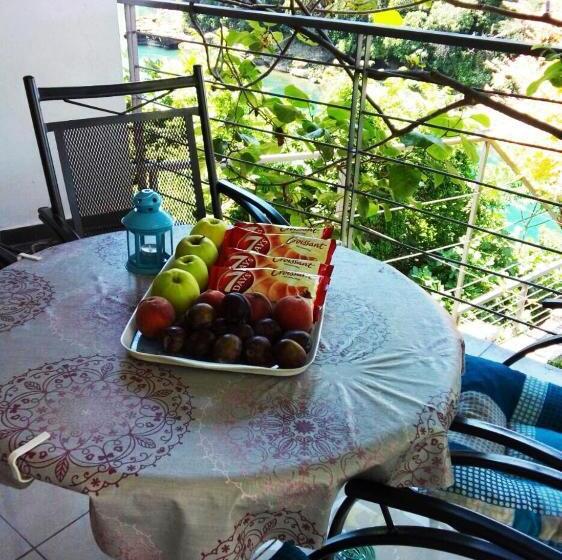 Standard studio with river view, Elite Guest House