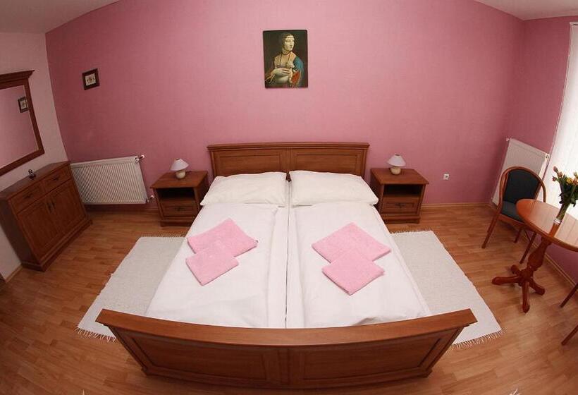 Номер Стандарт, Milotín