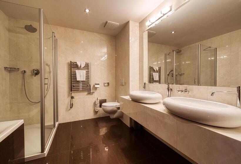 جناح, Penzión Gurmen