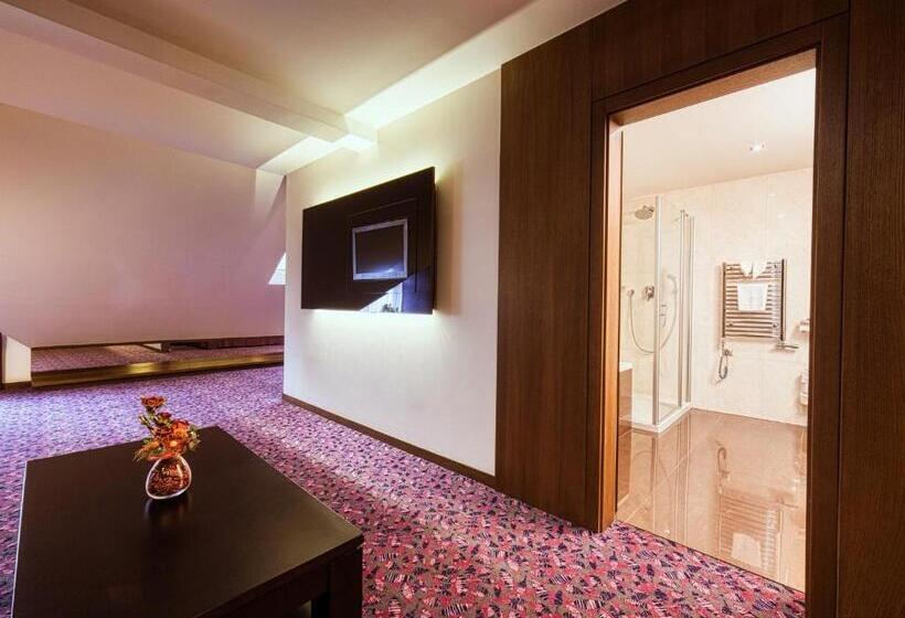 جناح, Penzión Gurmen