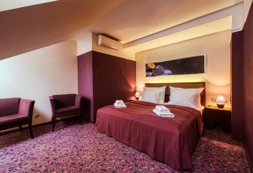 جناح, Penzión Gurmen