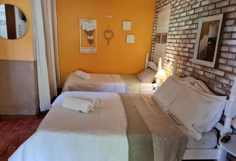 Standaard Driepersoonskamer met Uitzicht op het Zwembad, Pousada Vale Monte Azul