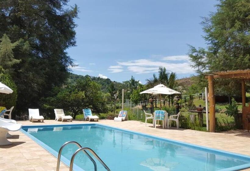 Standaard Driepersoonskamer met Uitzicht op het Zwembad, Pousada Vale Monte Azul