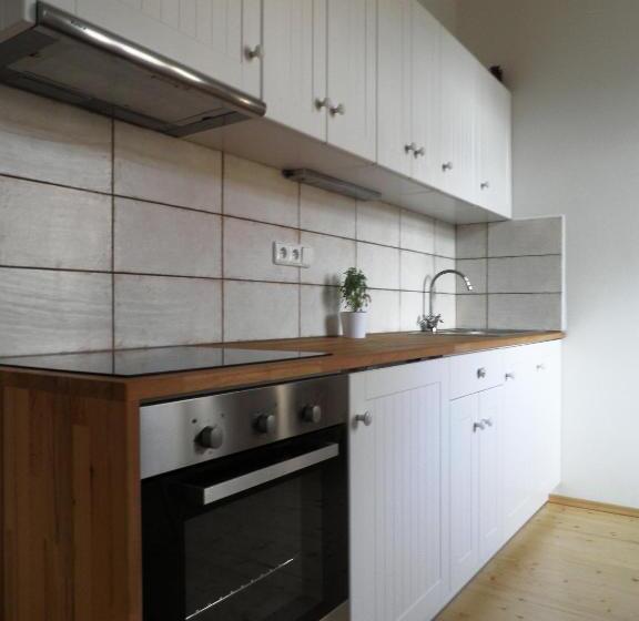 1 Szobás Apartman, Time Cafe & Penzion