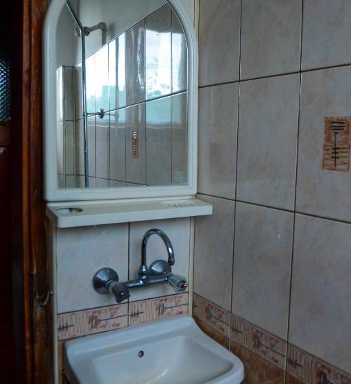 标准三人间, Topuzovi Guest House