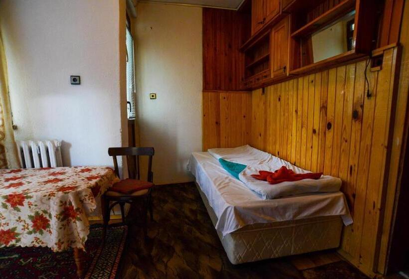 标准三人间, Topuzovi Guest House