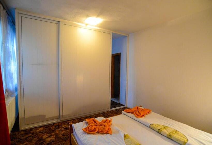 家庭间, Topuzovi Guest House