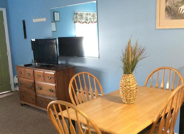 家庭间, The New Oceanic Inn