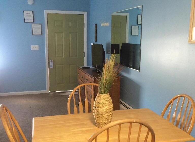 家庭间, The New Oceanic Inn