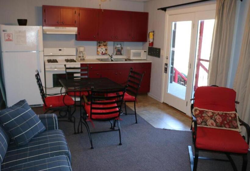 جناح, Boundary Waters Resort & Marina