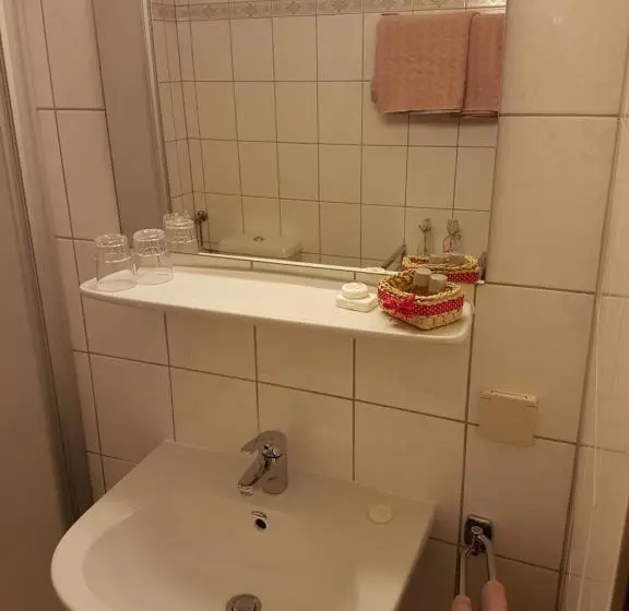 バルコニー付きスタンダードルーム, Helenental Pension & Apartments