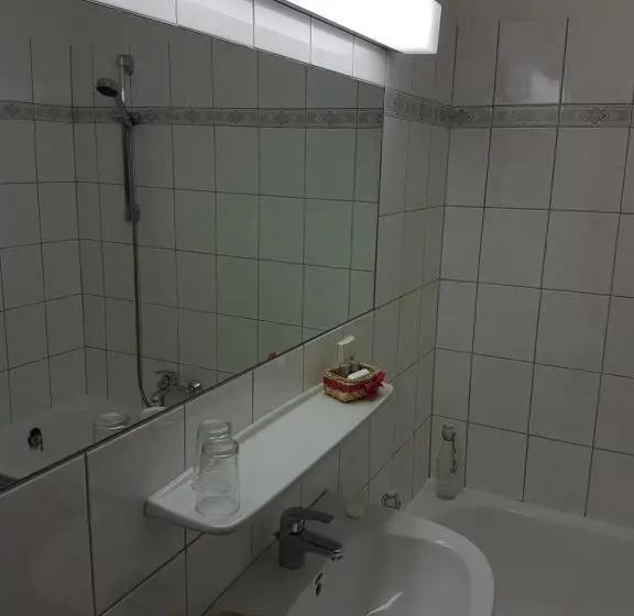 スタンダードルーム, Helenental Pension & Apartments
