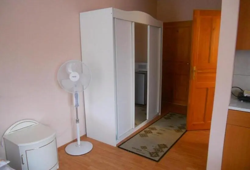 استودیو استاندارد با بالکن, Hejő Apartman