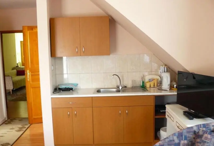 استودیو استاندارد با بالکن, Hejő Apartman