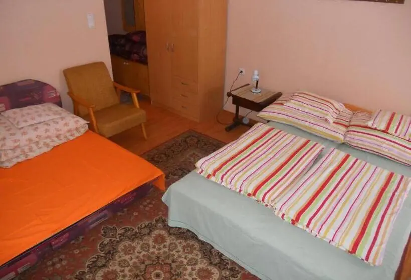 اتاق استاندارد چهار تخته, Hejő Apartman