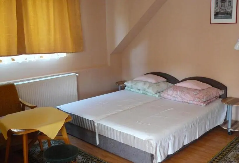 اتاق استاندارد چهار تخته, Hejő Apartman