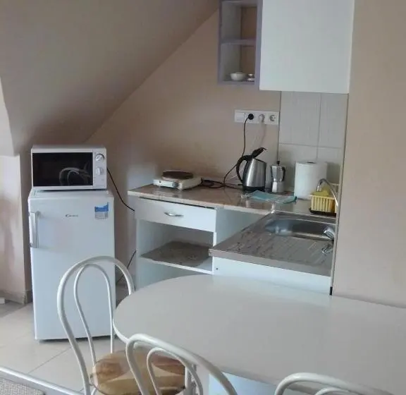 Economy Quadruple Room, Hejő Apartman