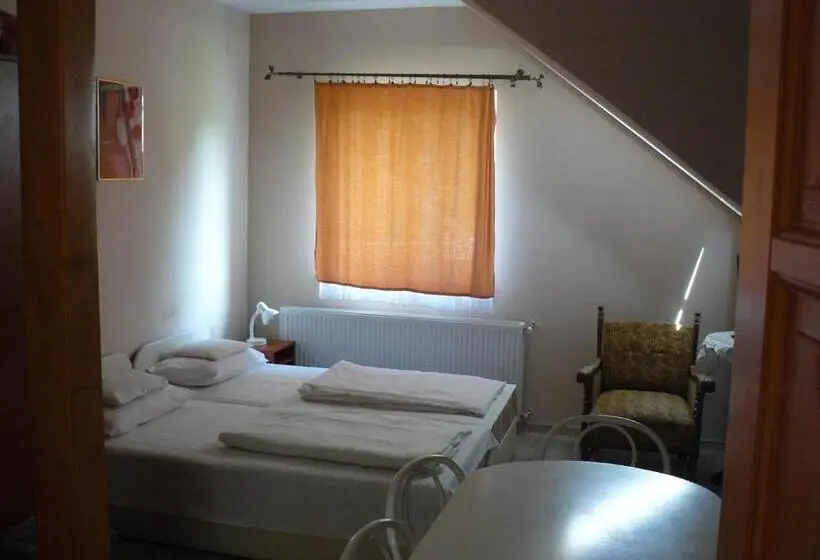 Economy Quadruple Room, Hejő Apartman