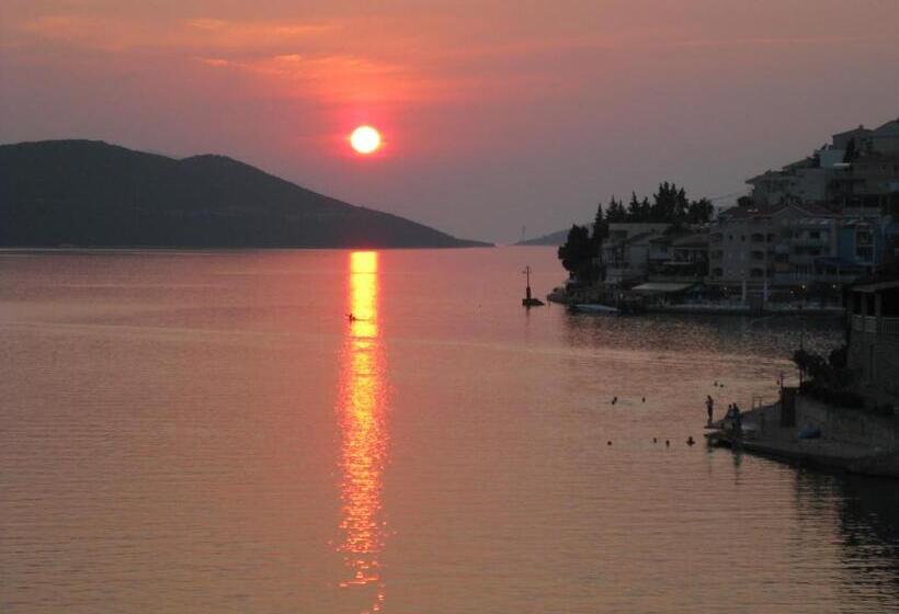 آپارتمان 1 خوابه با بالکن و چشمانداز دریا, Villa Obad Guest House