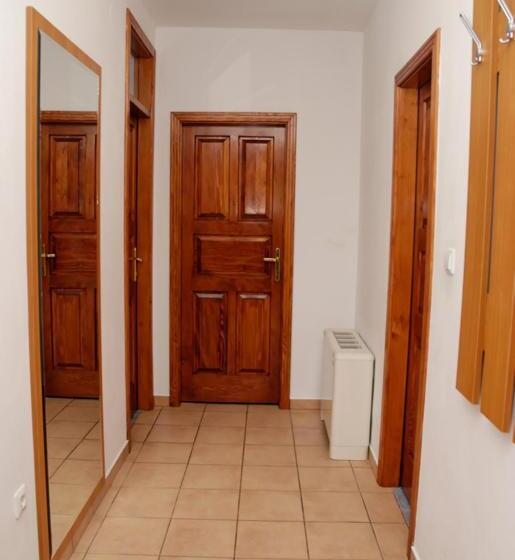 آپارتمان 1 خوابه با بالکن و چشمانداز دریا, Villa Obad Guest House