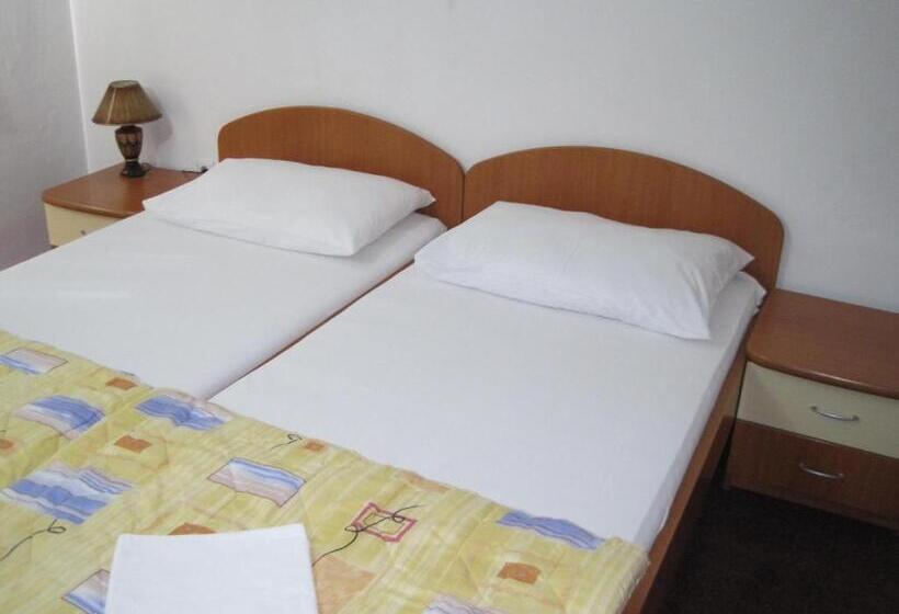 اتاق استاندارد با بالکن, Villa Obad Guest House