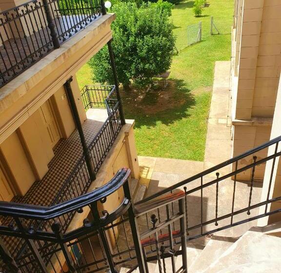 Номер Стандарт Вид на Сад, Senador Dupont