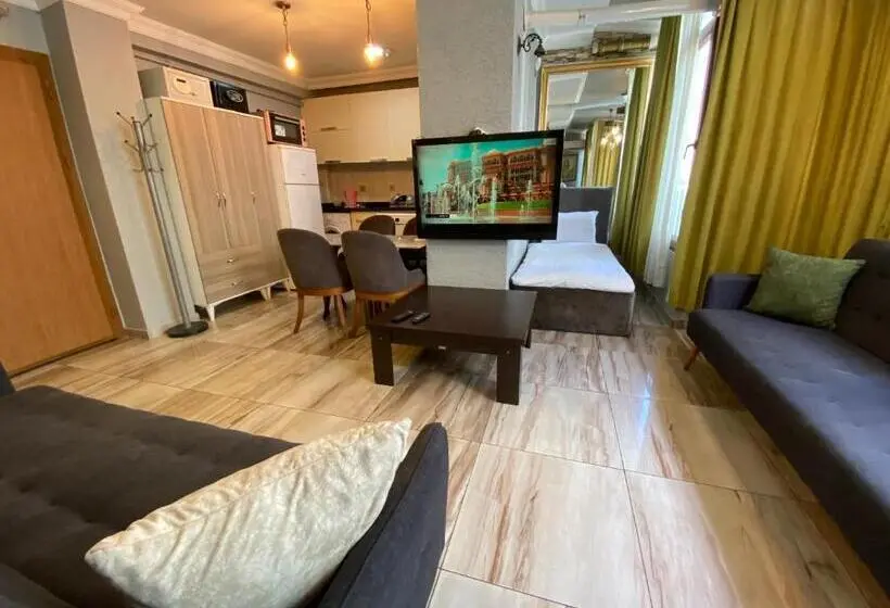 Family Room, Grand Onur