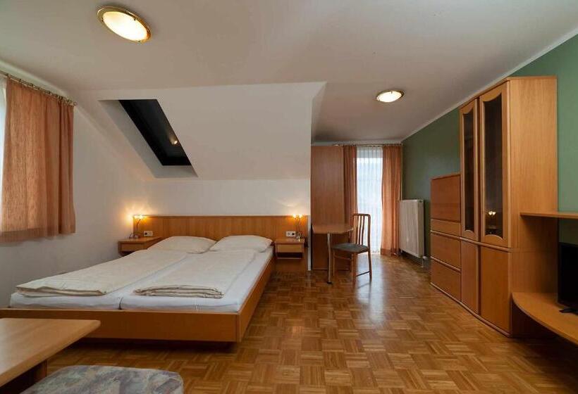 Студия Стандарт, Bauernhof Liendl