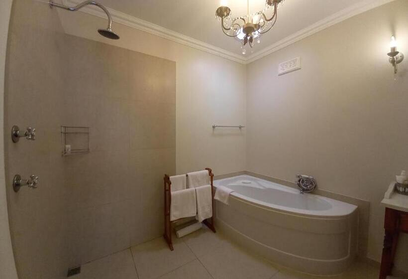 سوییت خانوادگی, La Pension Guest House