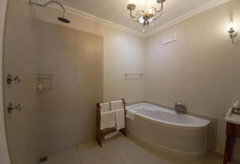スイート（家族用）, La Pension Guest House