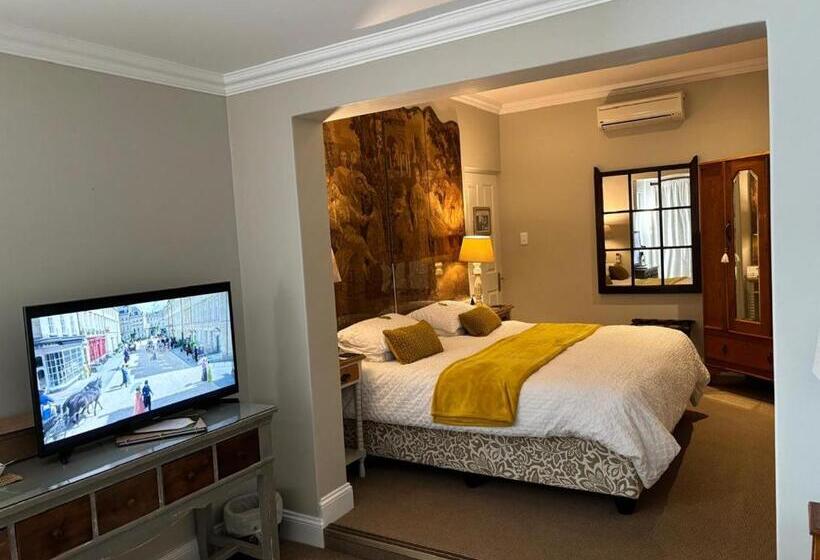 اتاق خانوادگی, La Pension Guest House