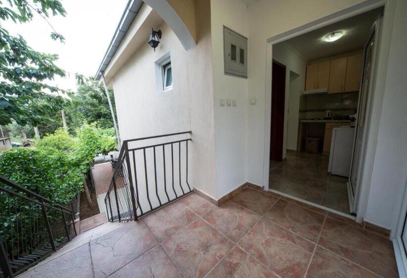 شقة غرفتين نوم مطلة على الحديقة, Apartments Pavićević