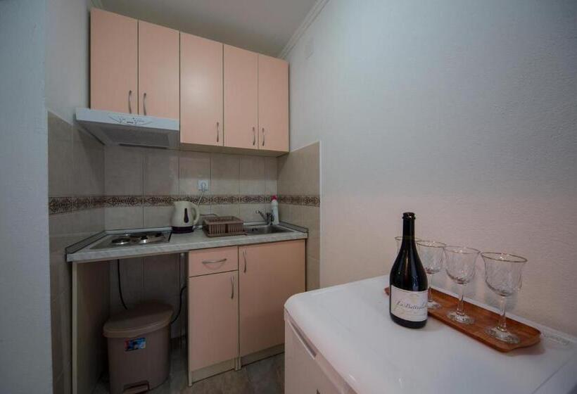 شقة غرفتين نوم مطلة على الحديقة, Apartments Pavićević