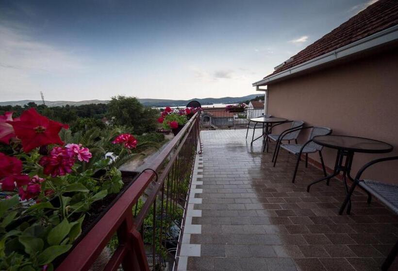 إستوديو قياسى مطل على البحر, Apartments Pavićević