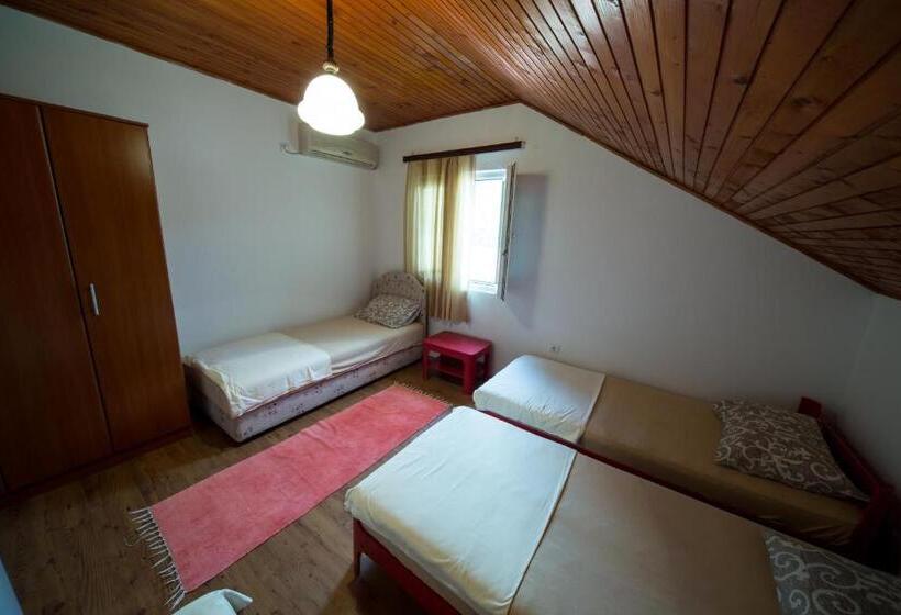 غرفة قياسية رباعية, Apartments Pavićević