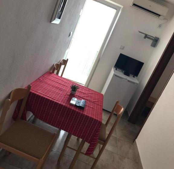 شقة غرفتين مطلة على البحر, Apartments Pavićević