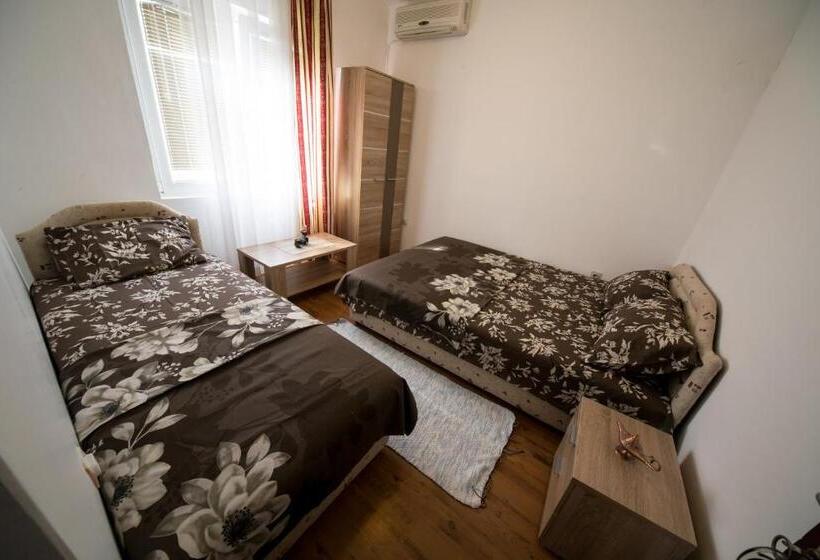 غرفة قياسية ثلاثية حمام مشترك, Apartments Pavićević