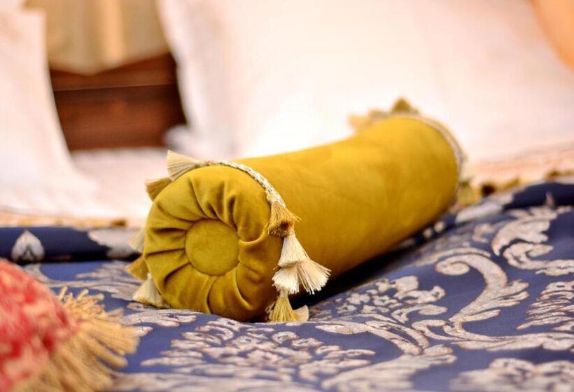 اتاق لوکس, Casa Georgius Krauss Sighisoara