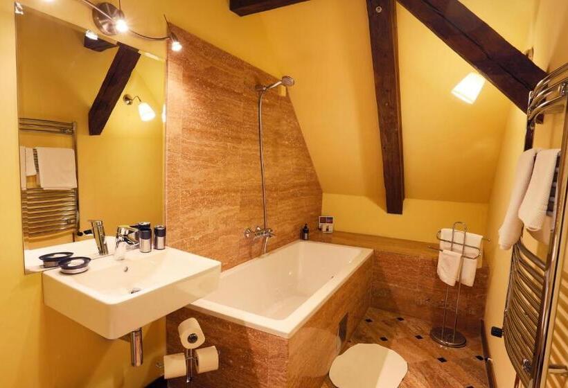 Habitaci�n Est�ndar Abuhardillada, Casa Georgius Krauss Sighisoara