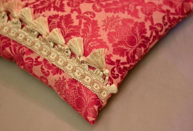 Habitaci�n Est�ndar Abuhardillada, Casa Georgius Krauss Sighisoara