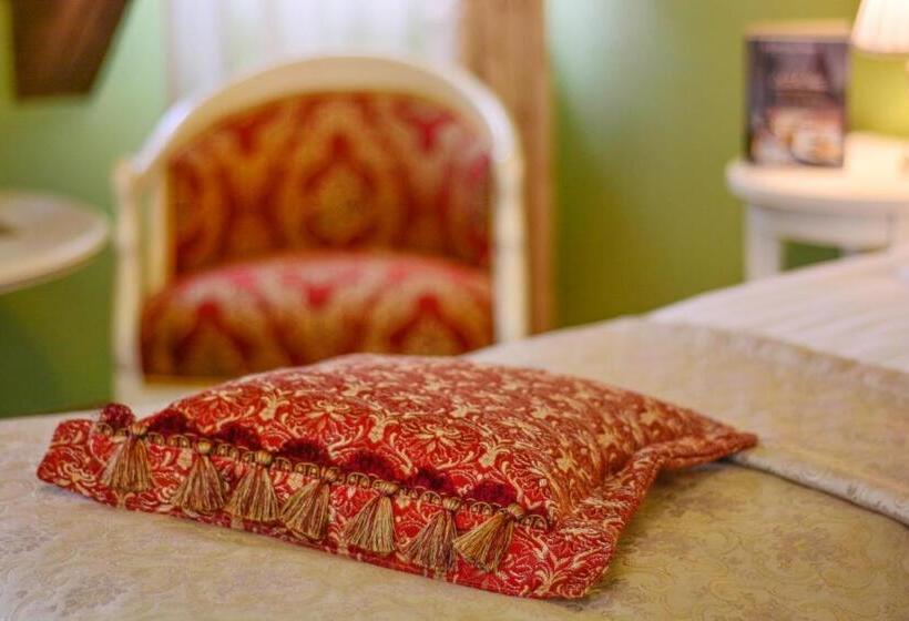 Habitaci�n Est�ndar Abuhardillada, Casa Georgius Krauss Sighisoara