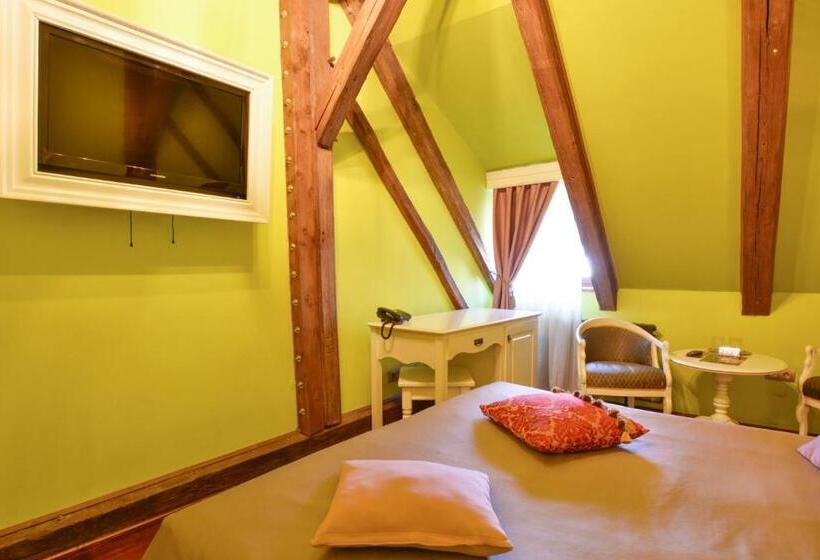 Habitaci�n Est�ndar Abuhardillada, Casa Georgius Krauss Sighisoara