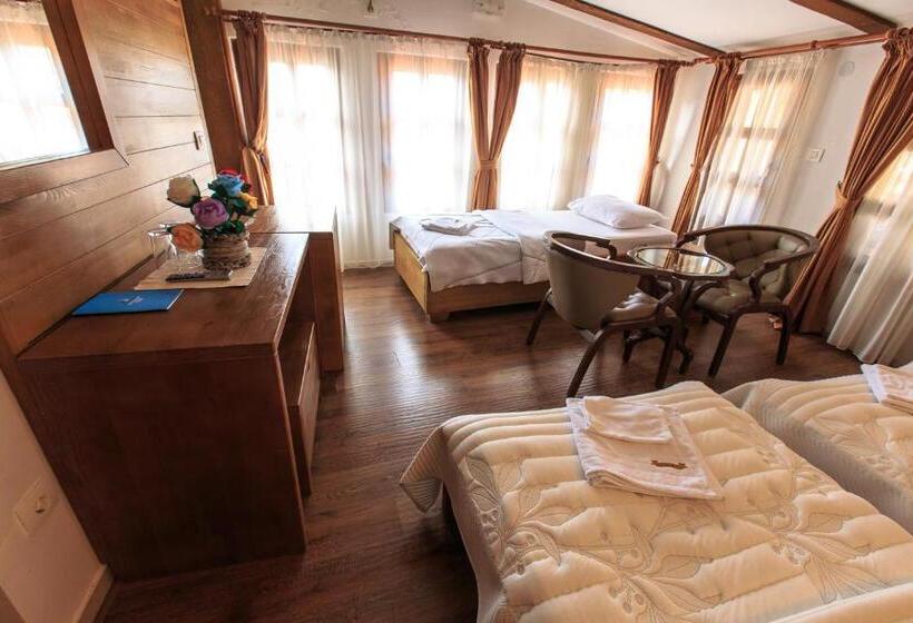 Номер Стандарт Трехместный, Kula Boutique