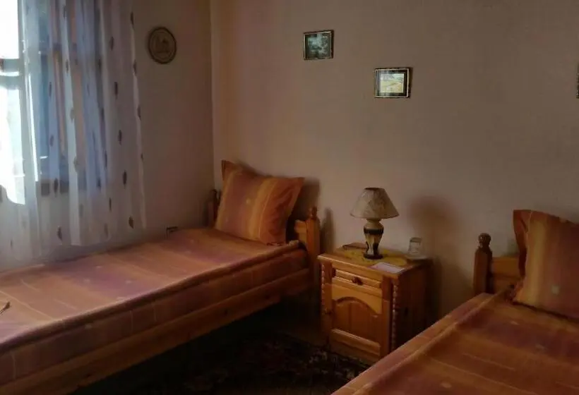 バス共有のスタンダードルーム, Mechta Guest House