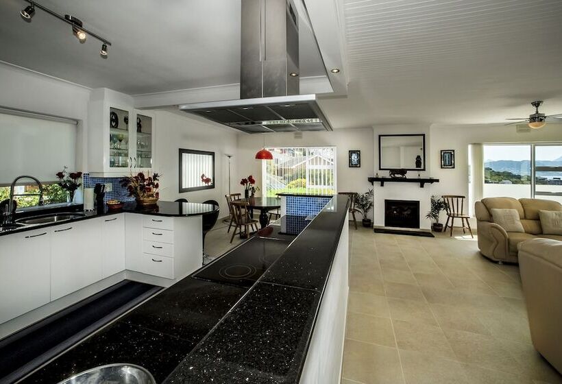 皇家套房, Penguinden   Load Shedding Free