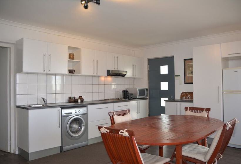 家庭公寓, Penguinden   Load Shedding Free