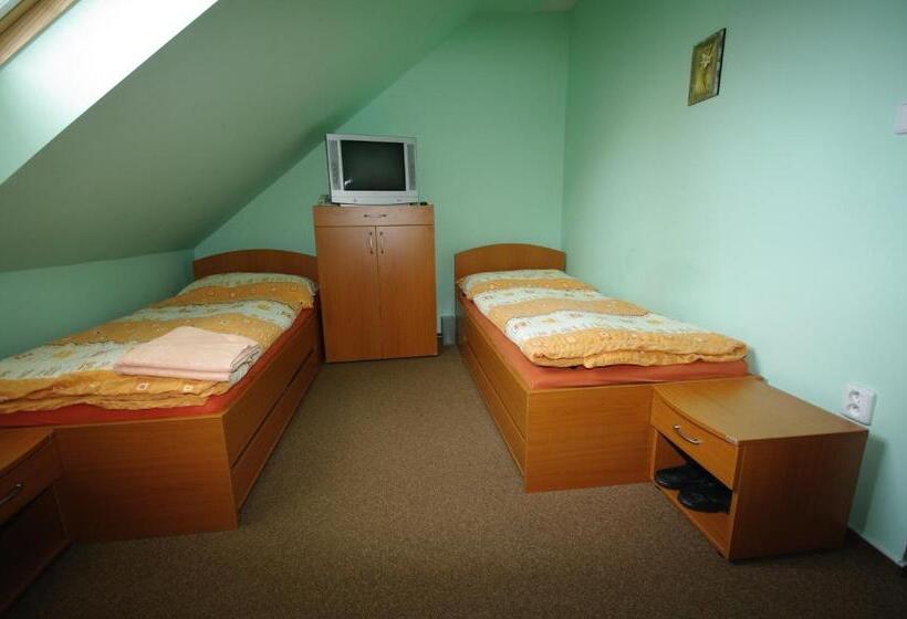 标准三人间, Penzion Pod Bílou Horou