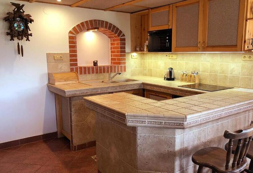 סטודיו סופריור, Penzion Surf