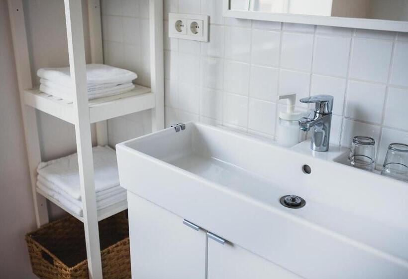 اتاق خانوادگی, Sakà Vacation House